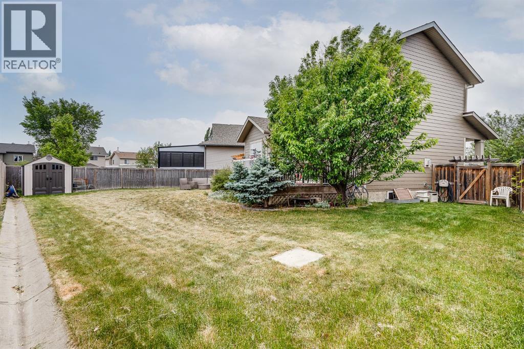 Photo 32 of 149 Thornfield Close Se, Airdrie AB