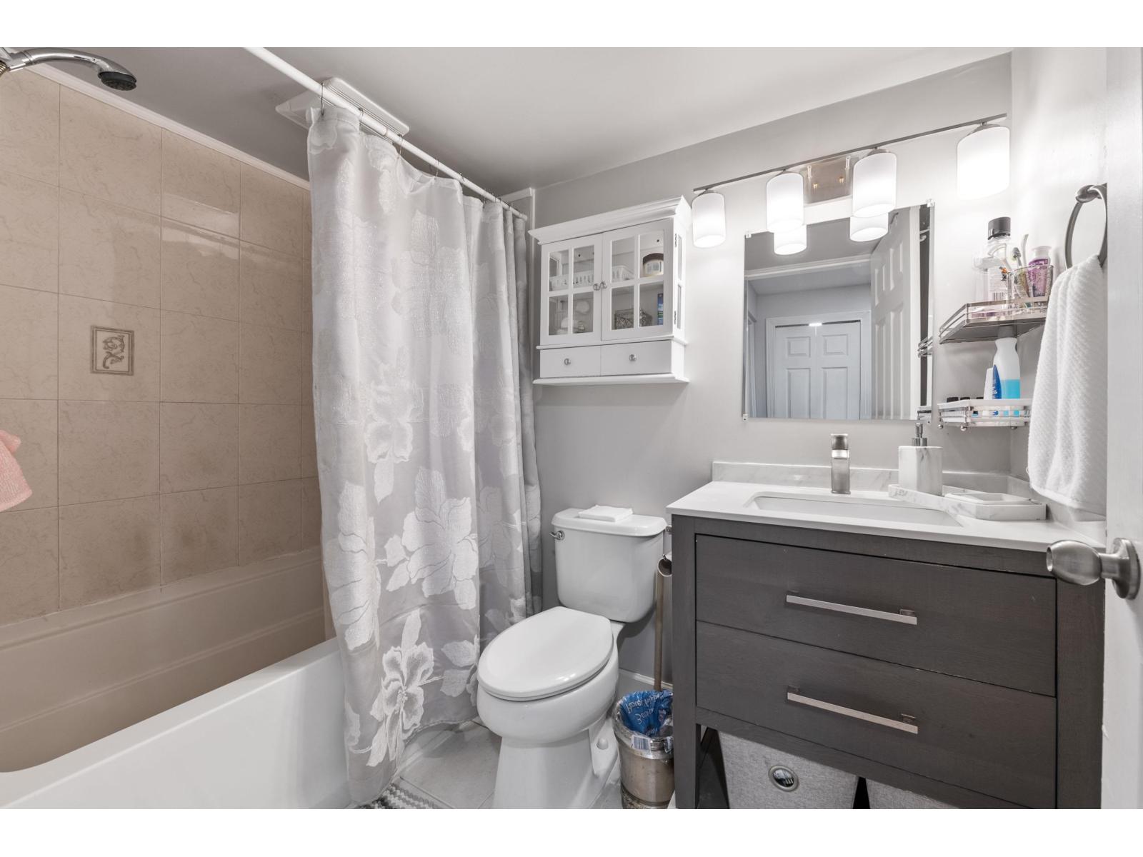 Photo 12 of 6813 197 Street, Langley BC