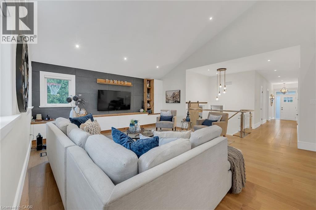 Photo 10 of 515 Bridgman Avenue, Burlington ON