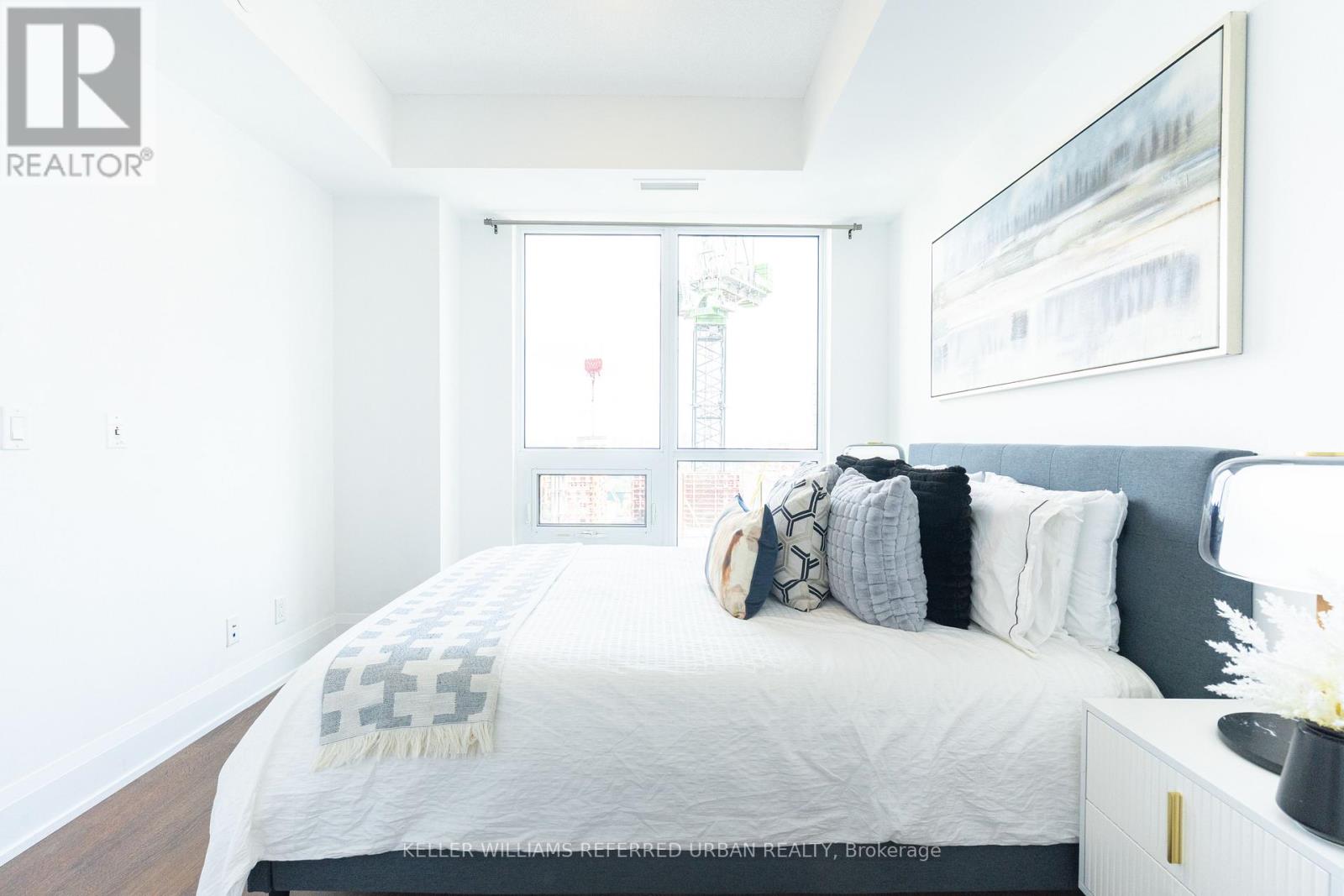 Photo 3 of 1802 101 Erskine Avenue, Toronto ON