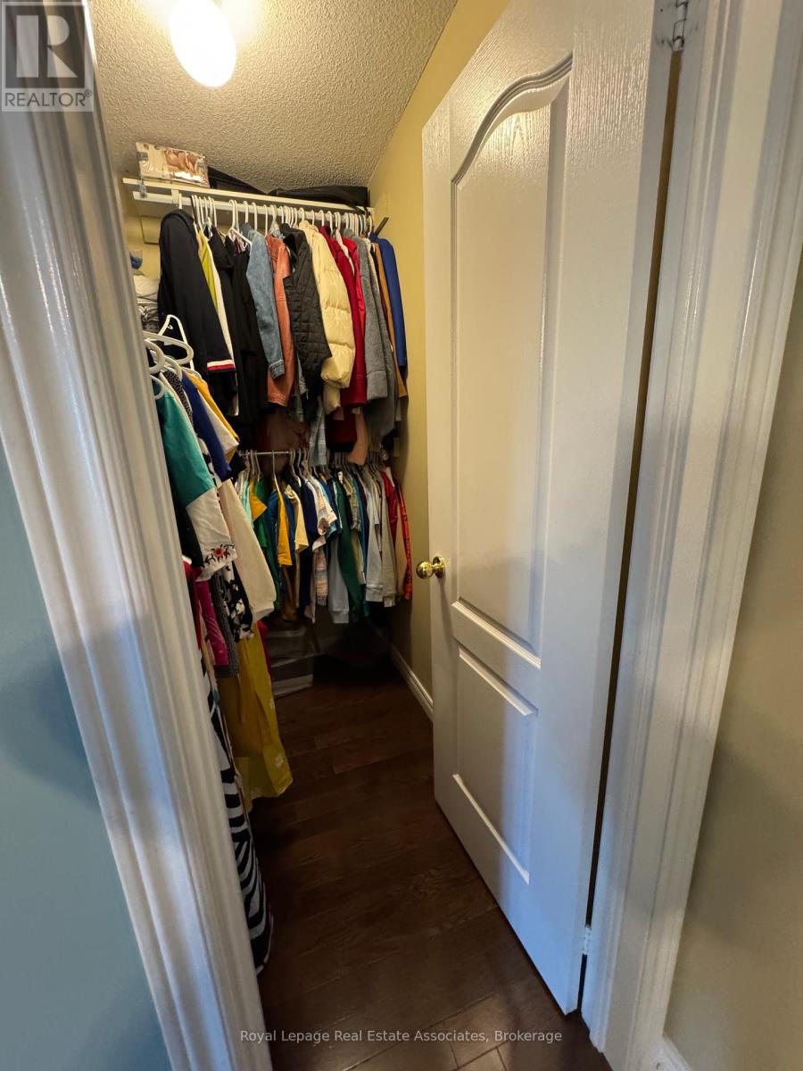Photo 17 of Upper 659 Garden Walk, Mississauga ON