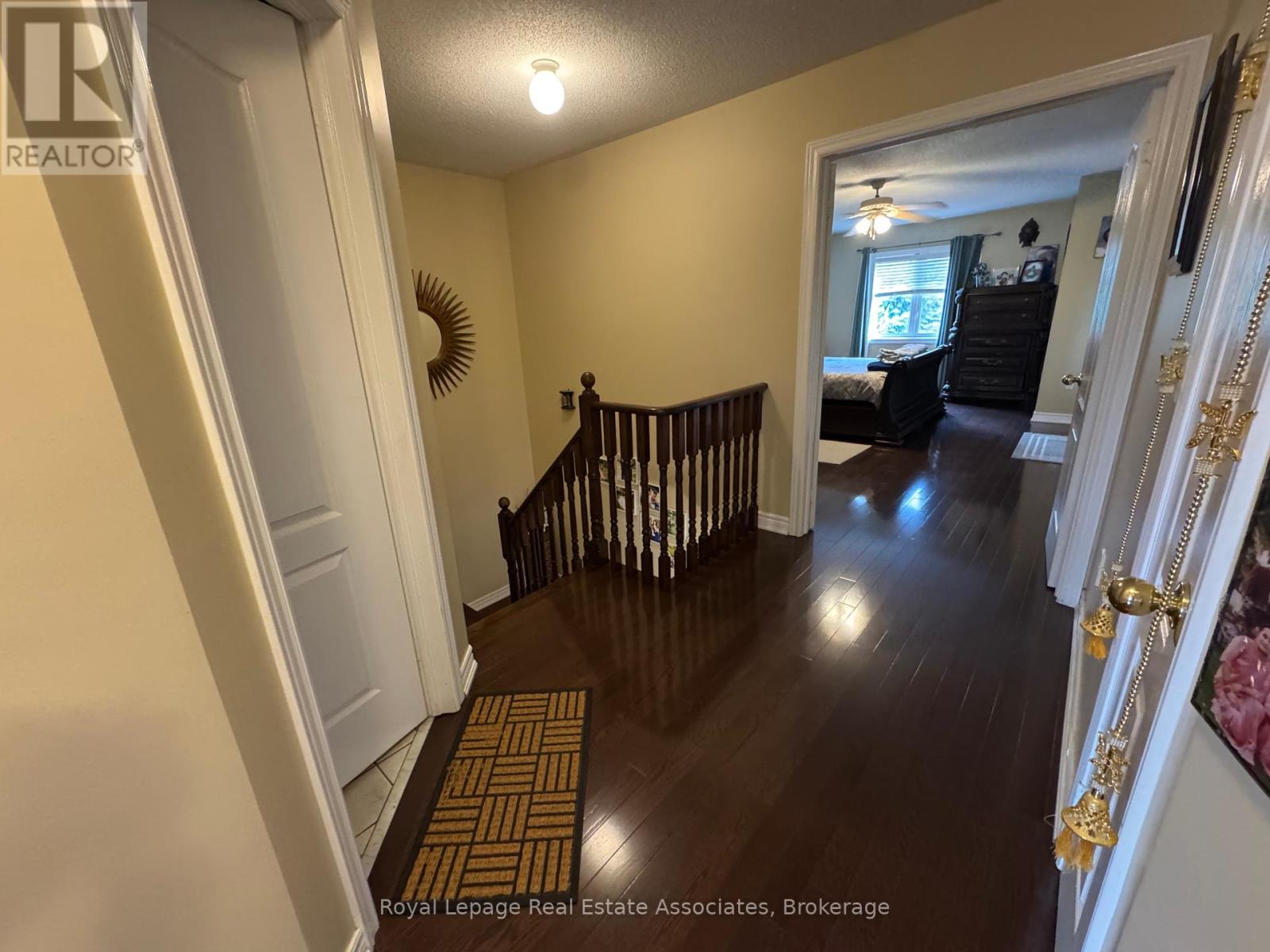 Photo 4 of Upper 659 Garden Walk, Mississauga ON