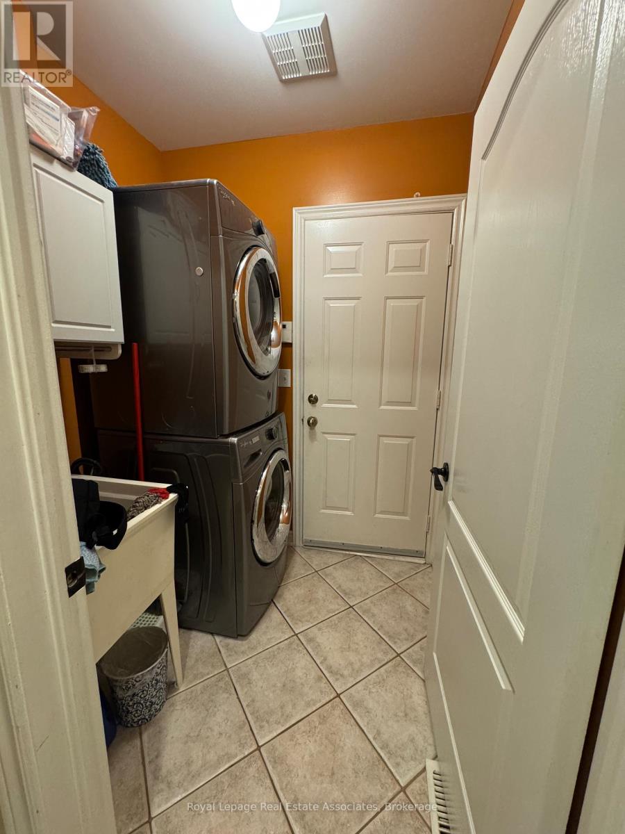 Photo 13 of Upper 659 Garden Walk, Mississauga ON