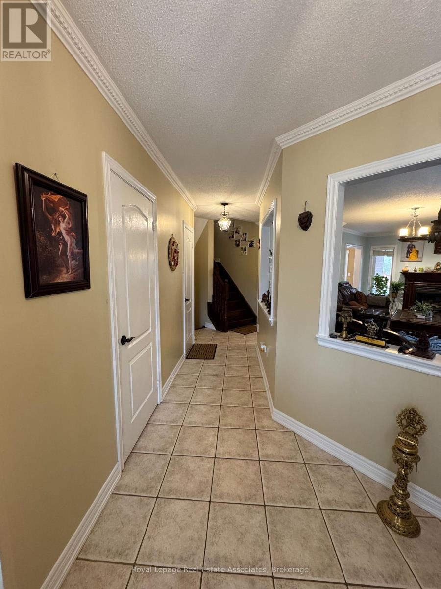 Photo 10 of Upper 659 Garden Walk, Mississauga ON