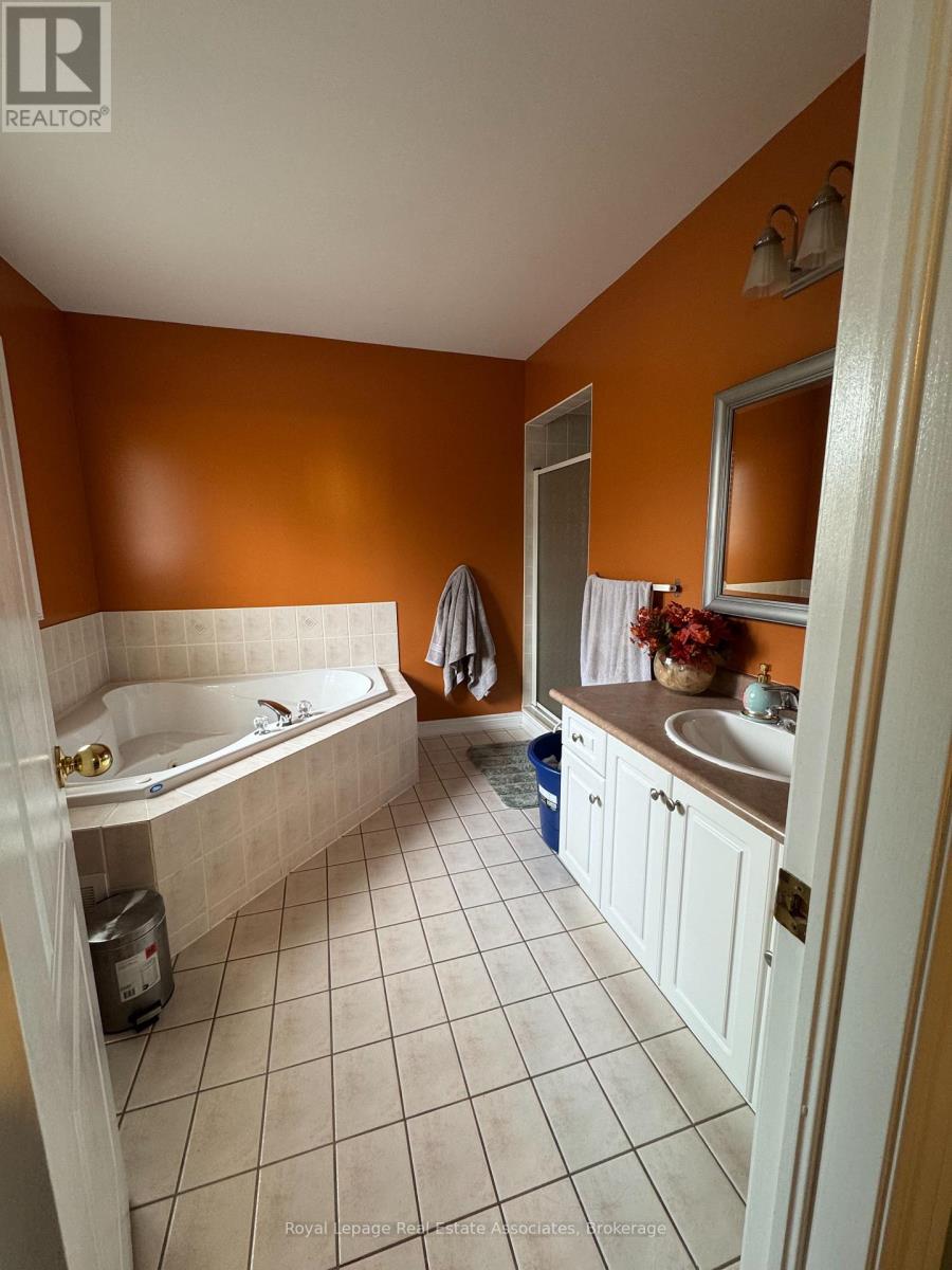 Photo 2 of Upper 659 Garden Walk, Mississauga ON