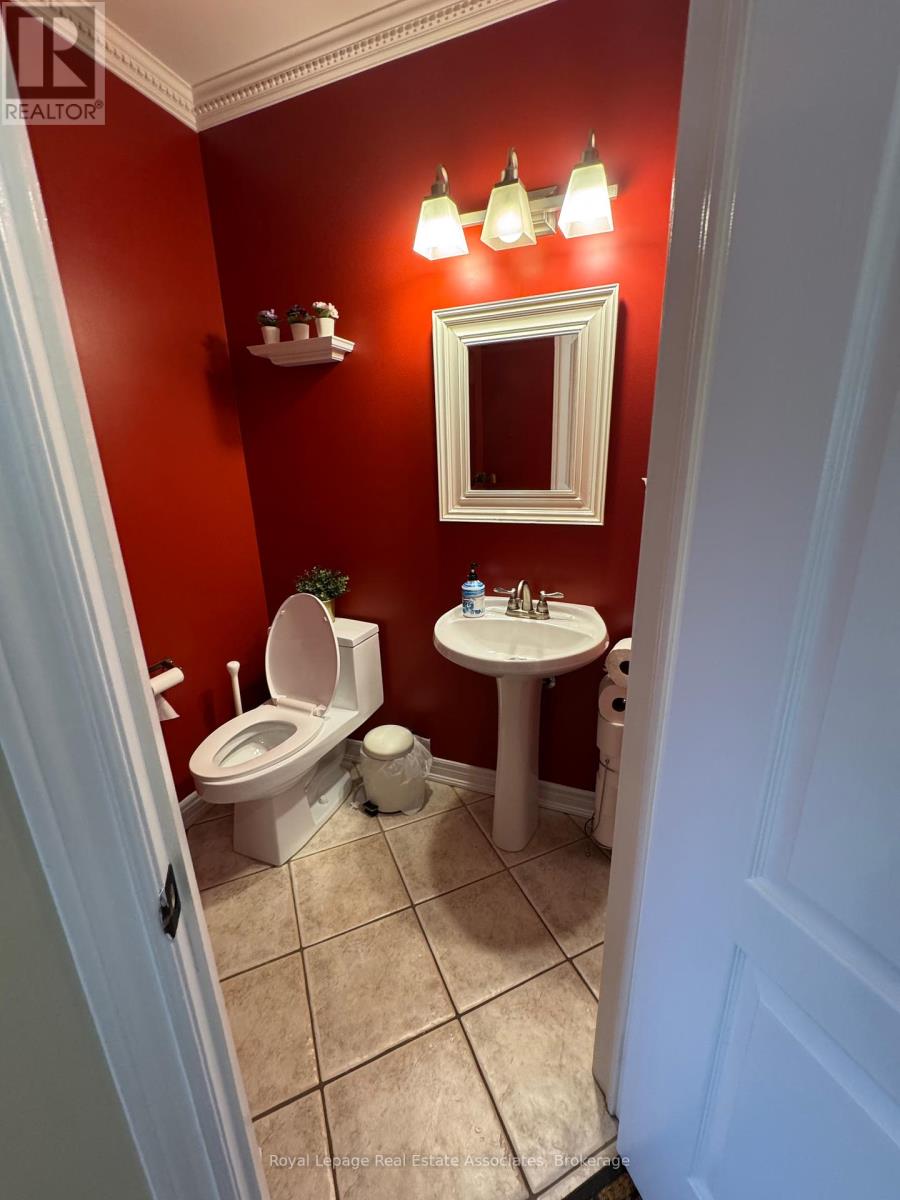 Photo 18 of Upper 659 Garden Walk, Mississauga ON