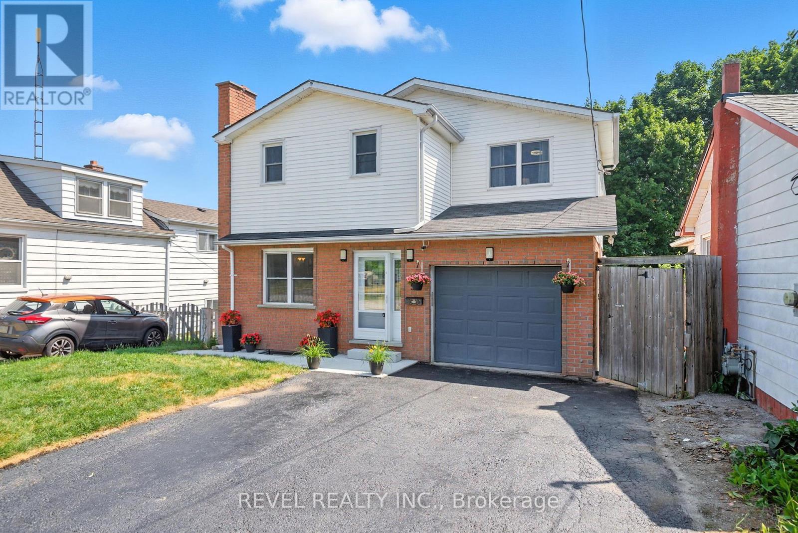 Photo 3 of 57 Rosehill Boulevard, Oshawa ON