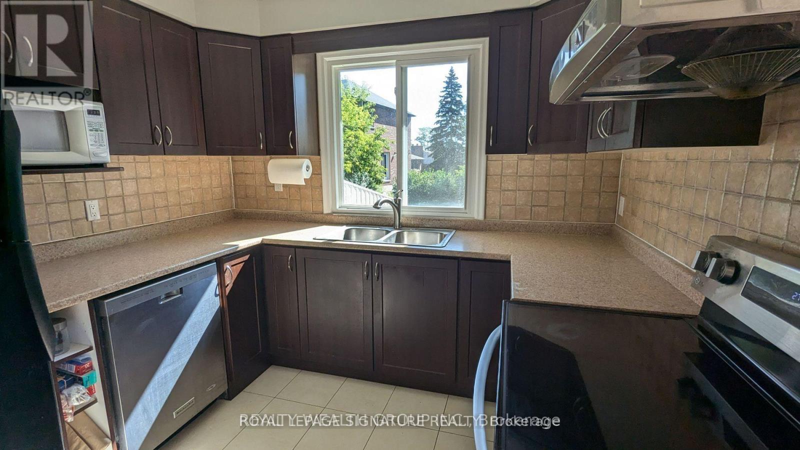 Photo 1 of Main 193 Lucas Street, Richmond Hill ON
