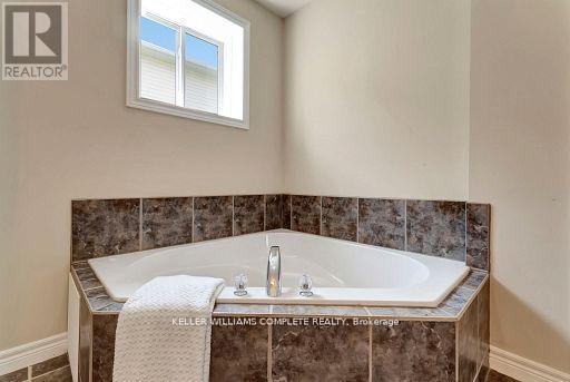 Photo 18 of 25 Mapleview Drive, Haldimand ON