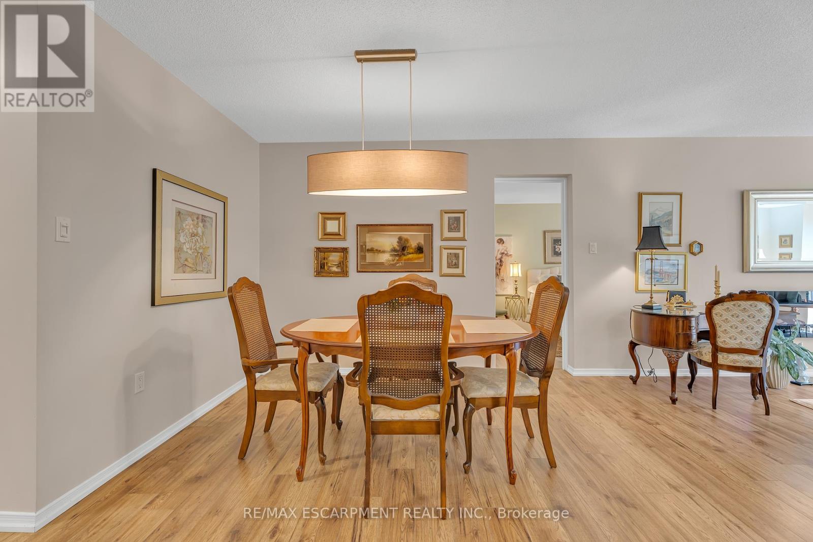 Photo 11 of 302 1201 North Shore Boulevard E, Burlington ON