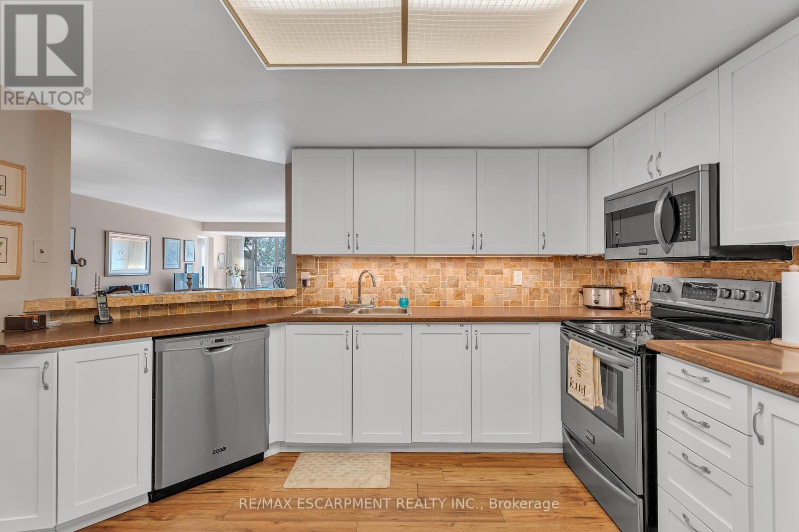 Photo 10 of 302 1201 North Shore Boulevard E, Burlington ON