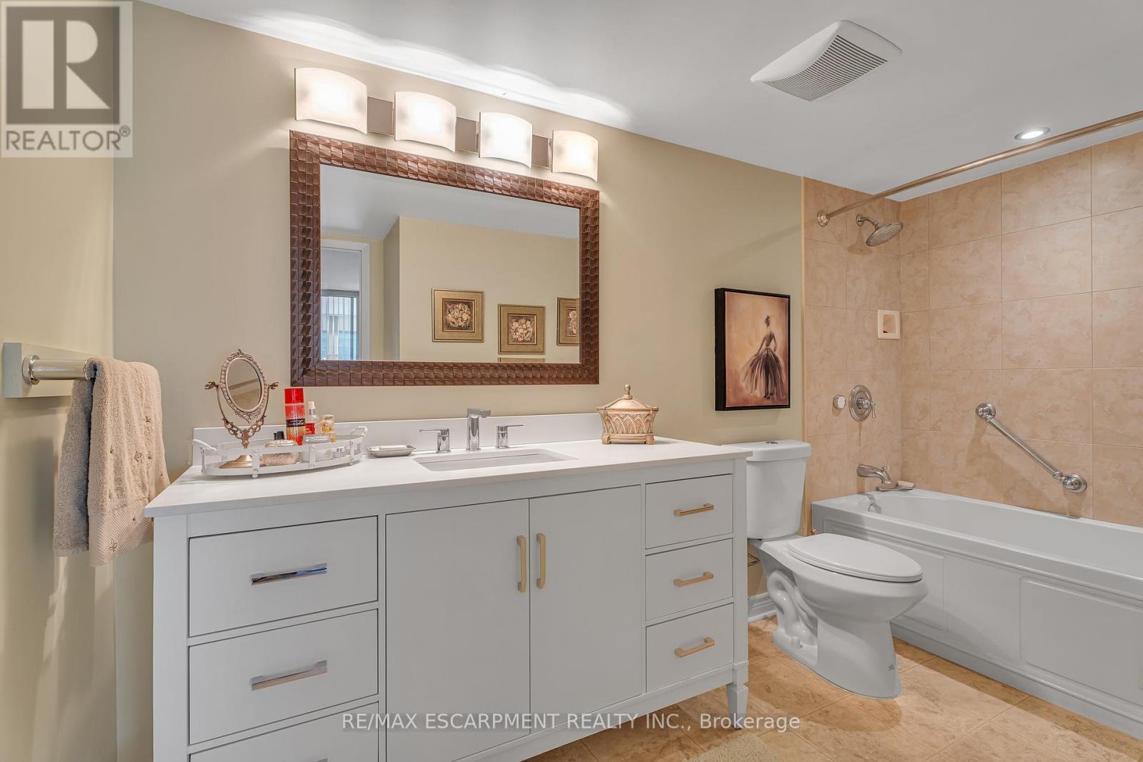 Photo 20 of 302 1201 North Shore Boulevard E, Burlington ON