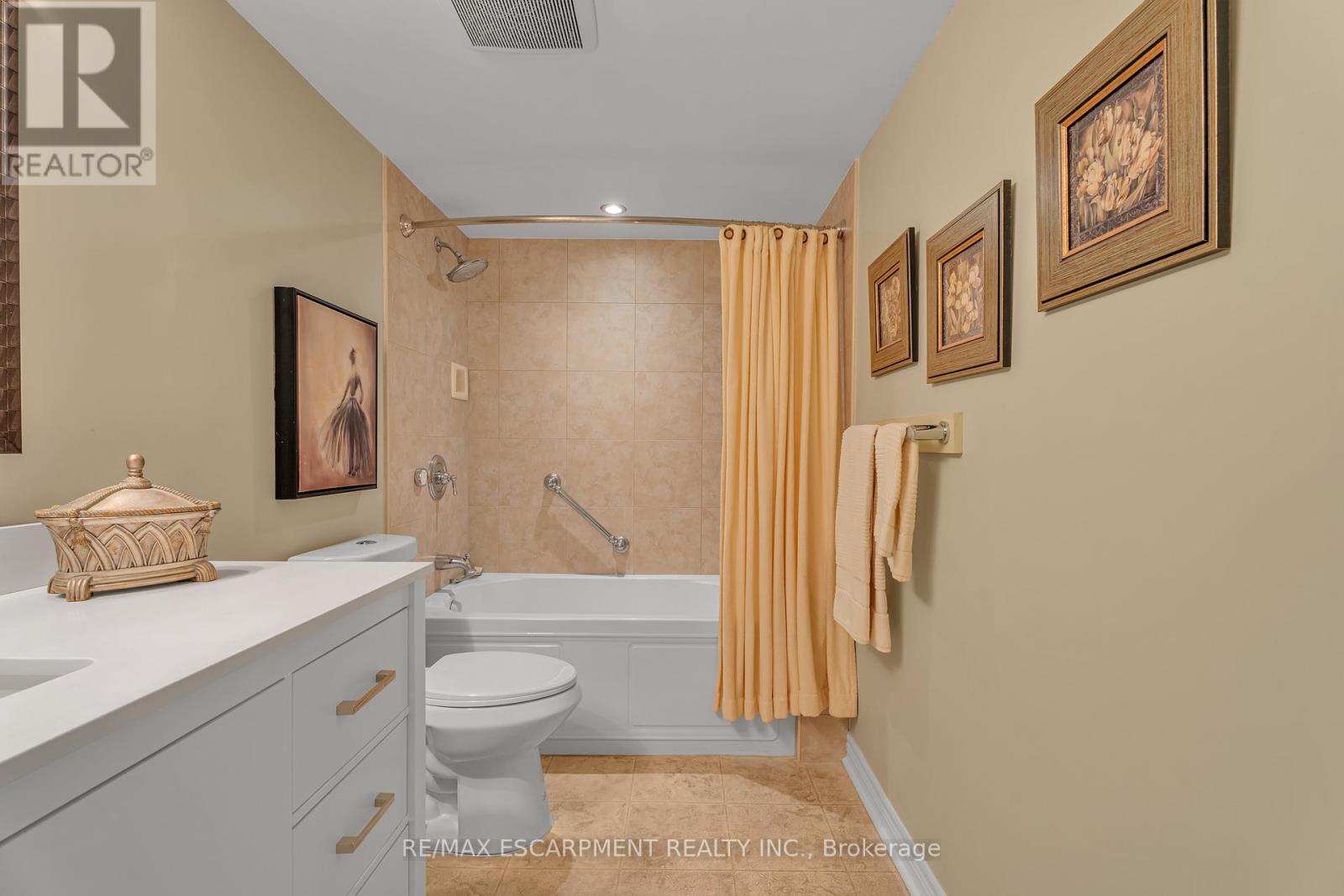 Photo 21 of 302 1201 North Shore Boulevard E, Burlington ON