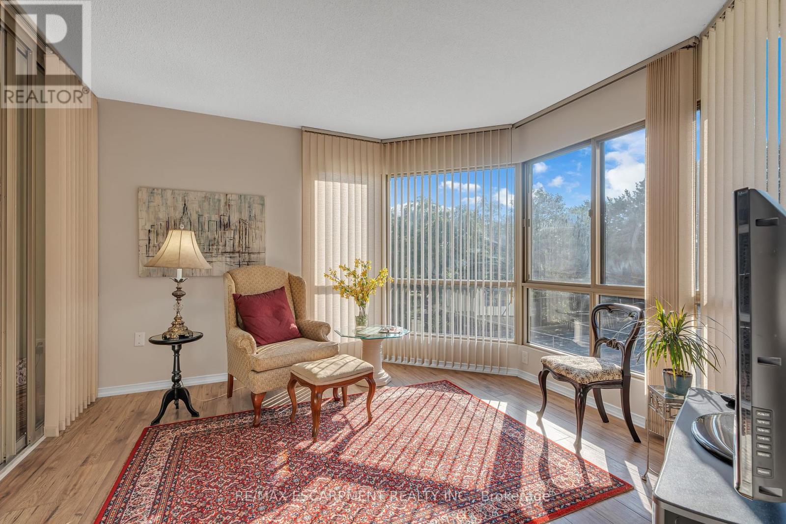 Photo 16 of 302 1201 North Shore Boulevard E, Burlington ON
