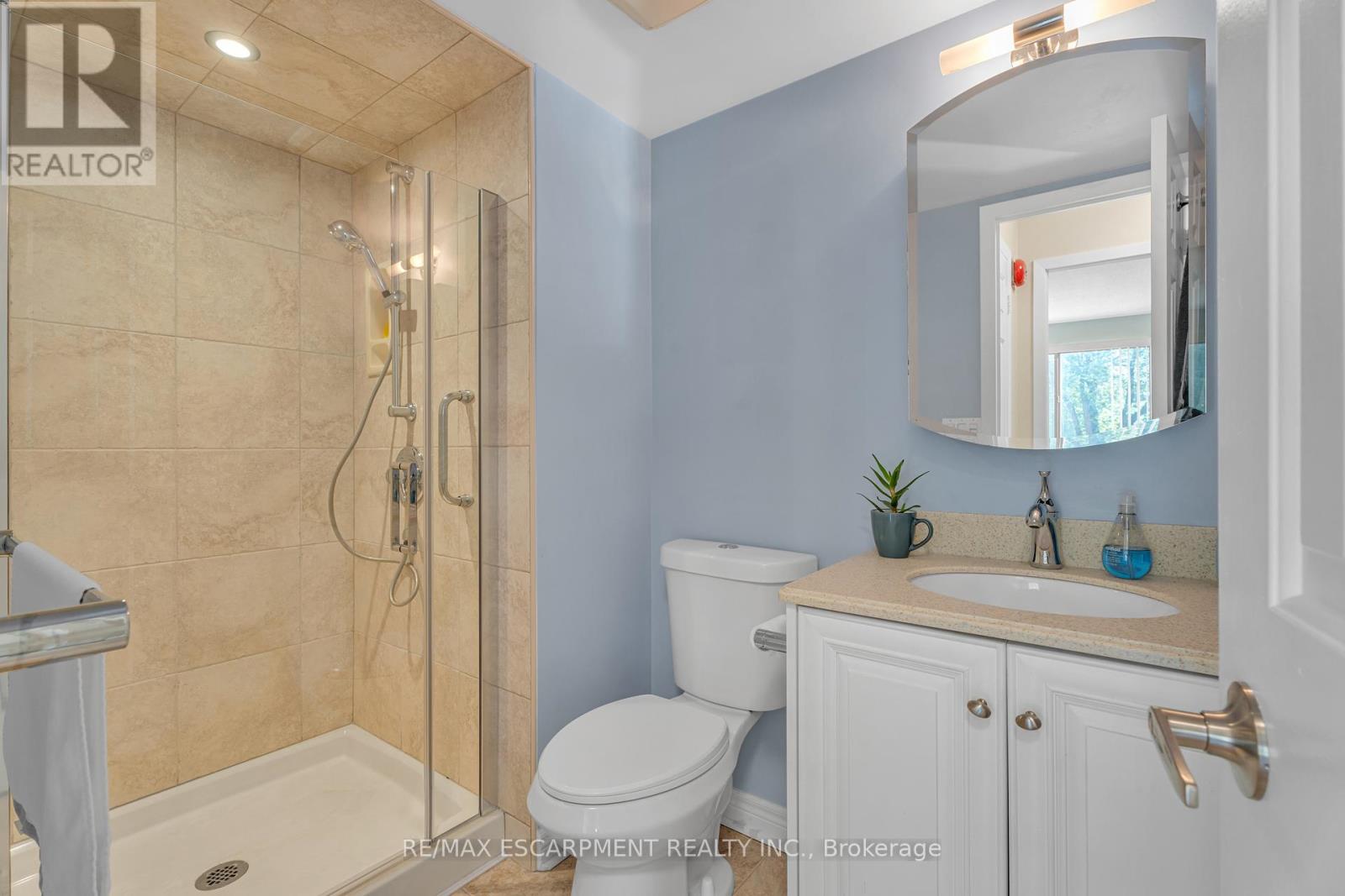 Photo 24 of 302 1201 North Shore Boulevard E, Burlington ON