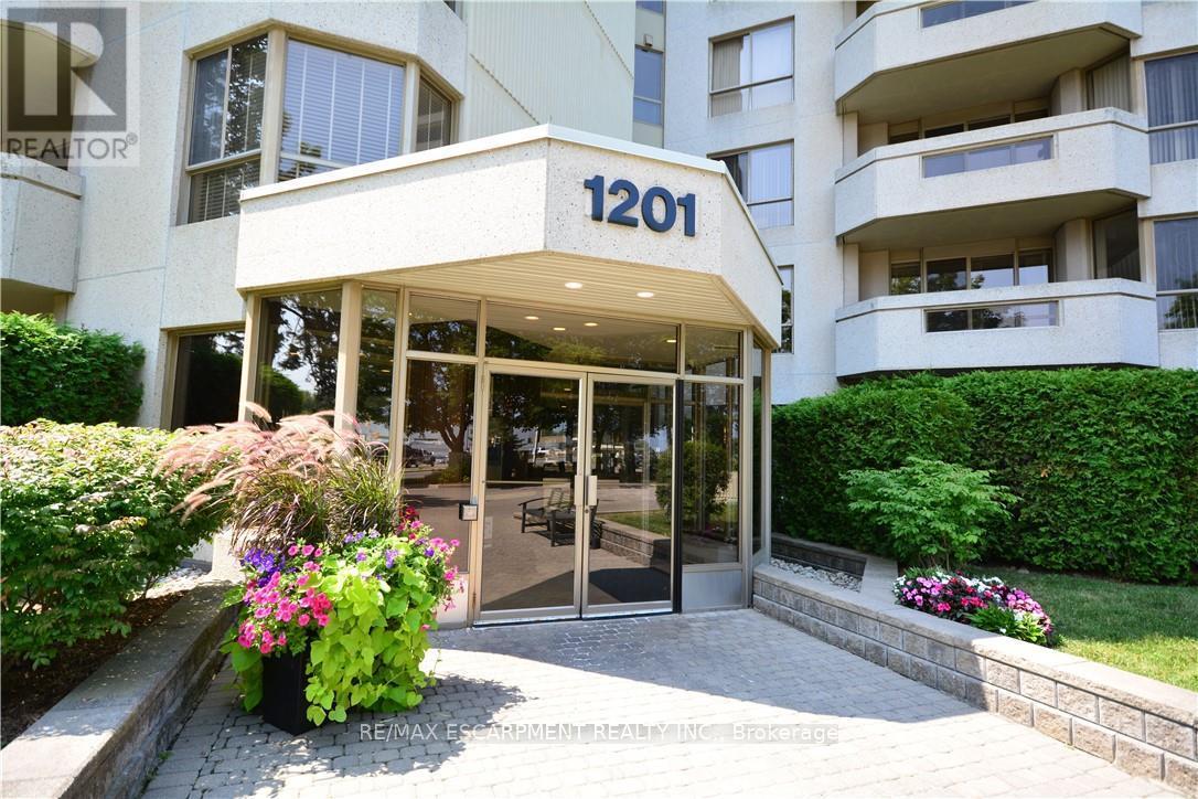 Photo 4 of 302 1201 North Shore Boulevard E, Burlington ON