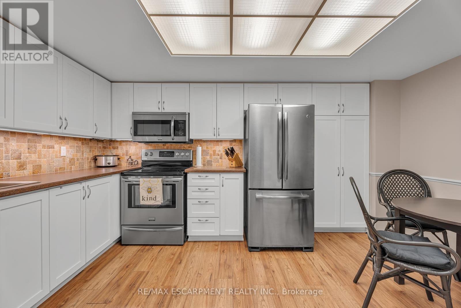 Photo 8 of 302 1201 North Shore Boulevard E, Burlington ON