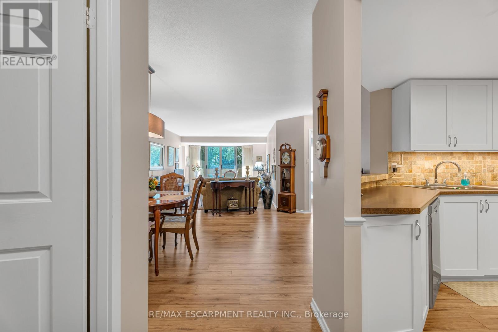 Photo 6 of 302 1201 North Shore Boulevard E, Burlington ON