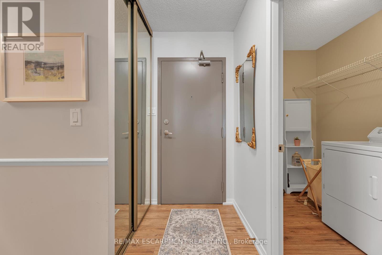 Photo 5 of 302 1201 North Shore Boulevard E, Burlington ON