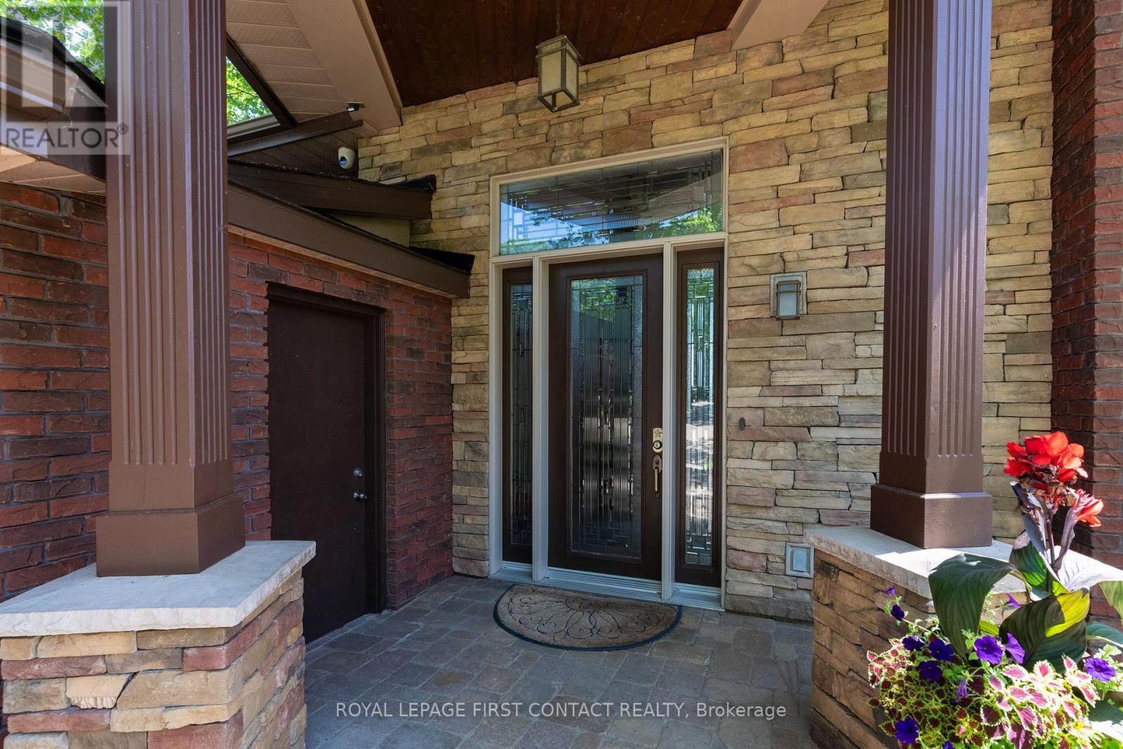 Photo 3 of 13 Georgina Drive, Oromedonte ON