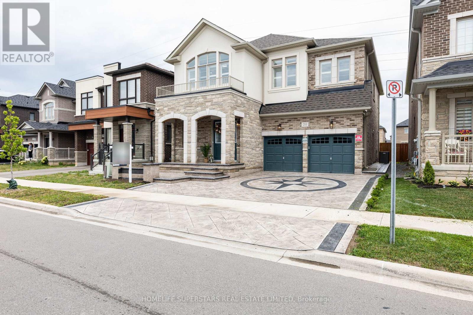 Photo 3 of 211 Granite Ridge Trail, Hamilton ON