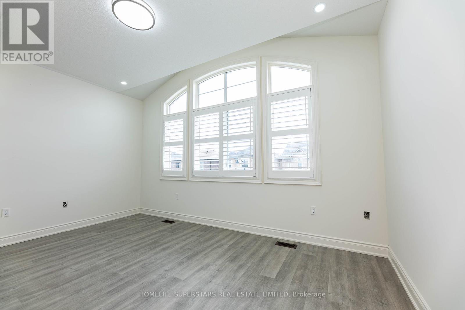 Photo 31 of 211 Granite Ridge Trail, Hamilton ON