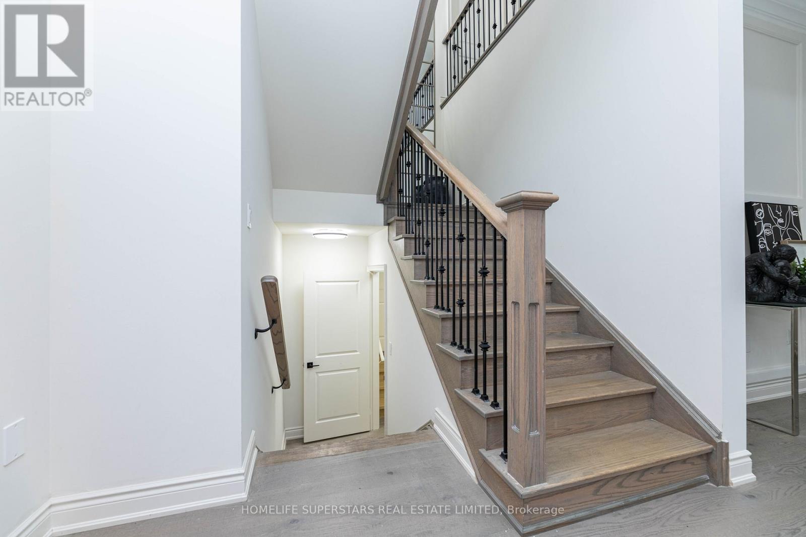 Photo 33 of 211 Granite Ridge Trail, Hamilton ON