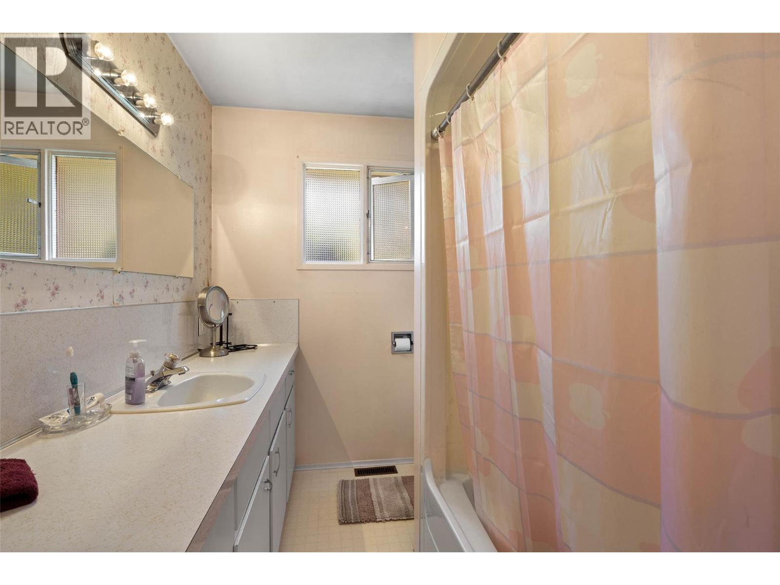 229 Lakeshore Drive, Chase