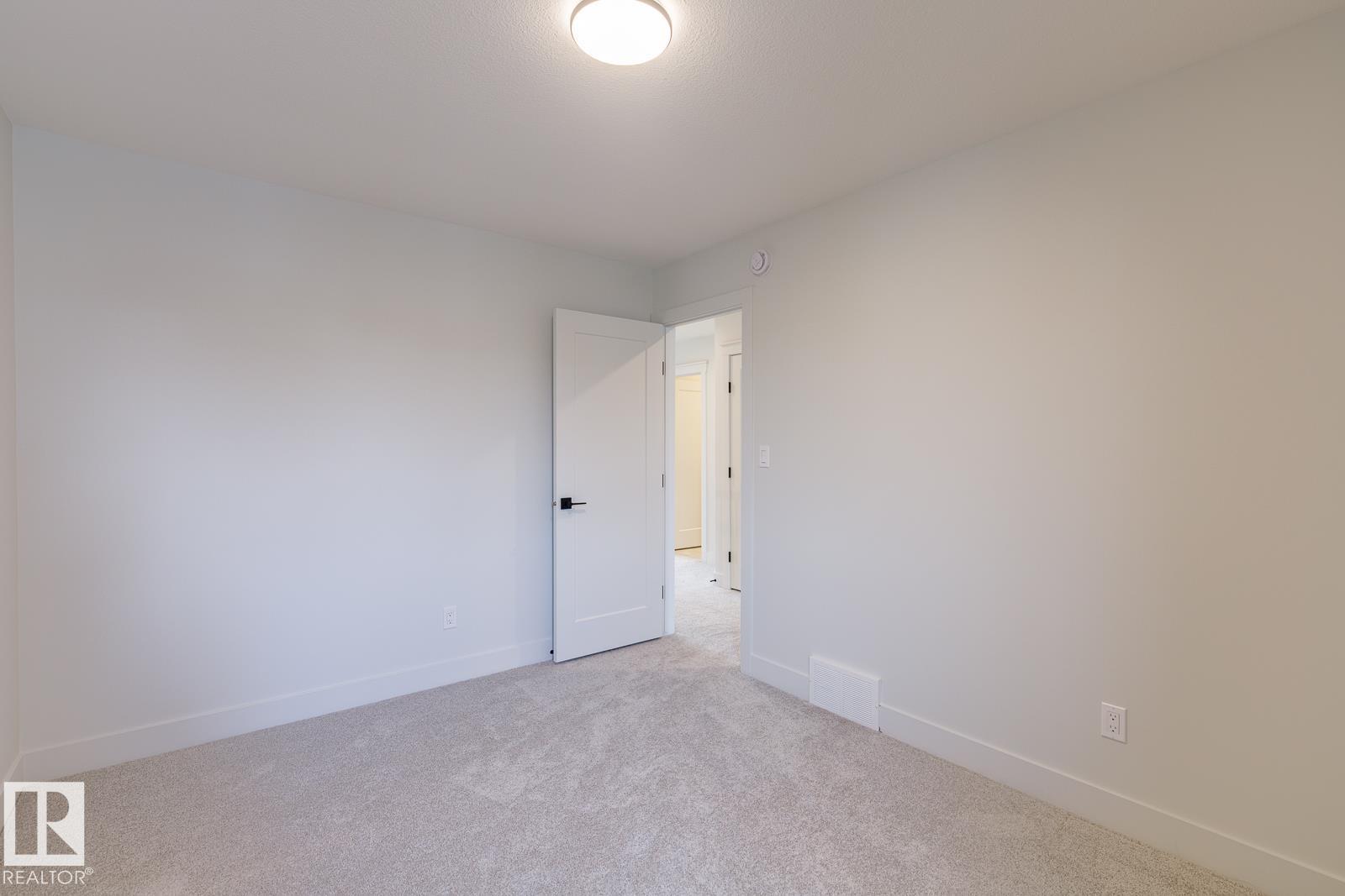 Photo 8 of 6235 175 Av Nw, Edmonton AB