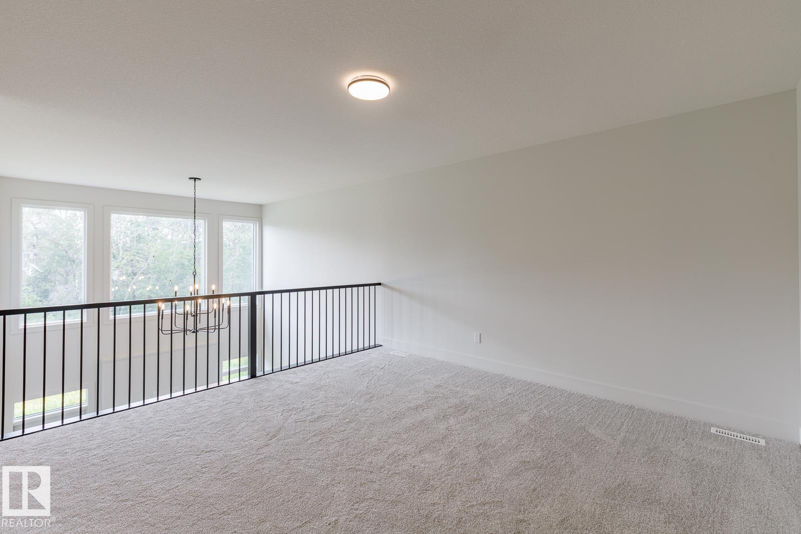 Photo 10 of 6235 175 Av Nw, Edmonton AB