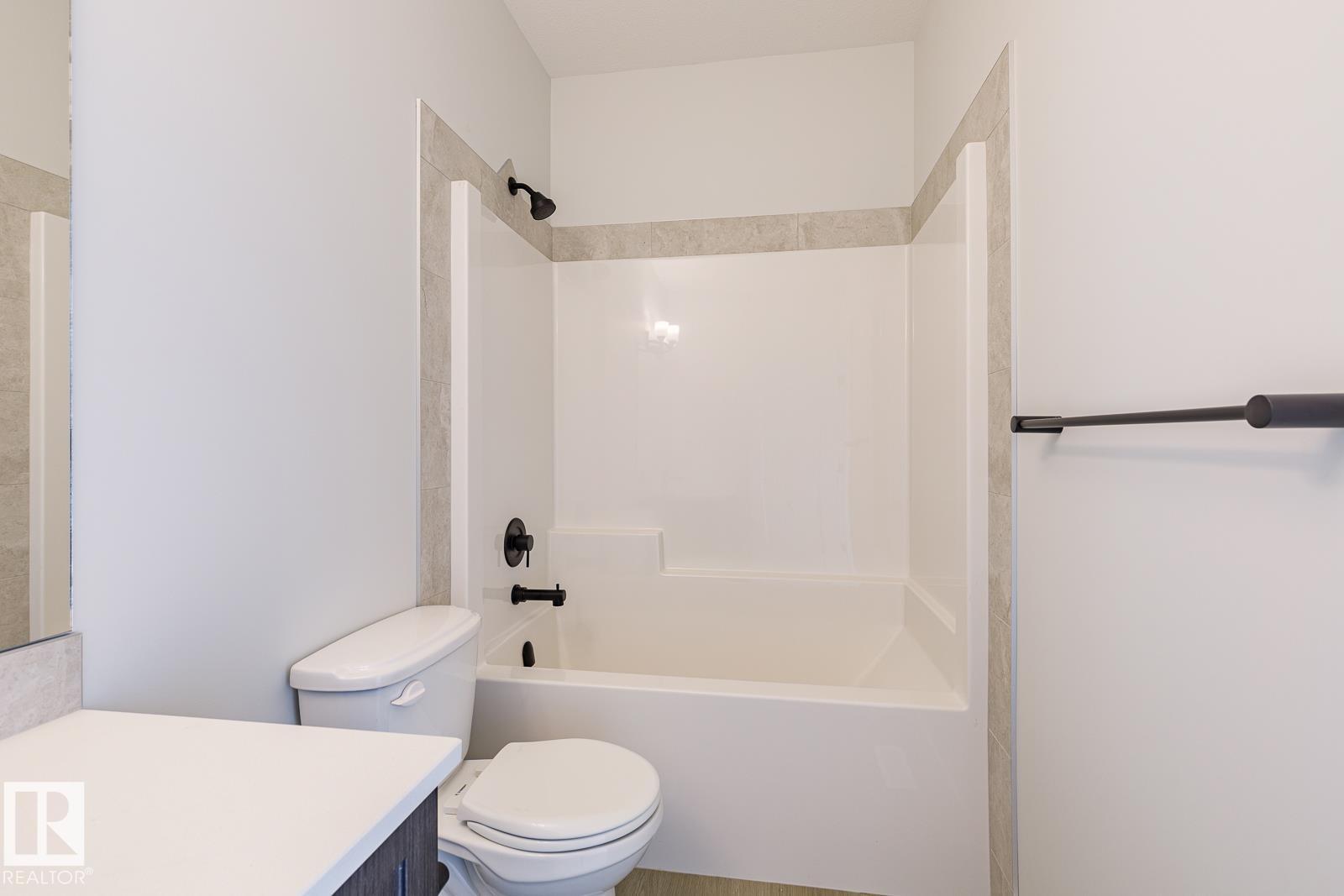 Photo 13 of 6235 175 Av Nw, Edmonton AB