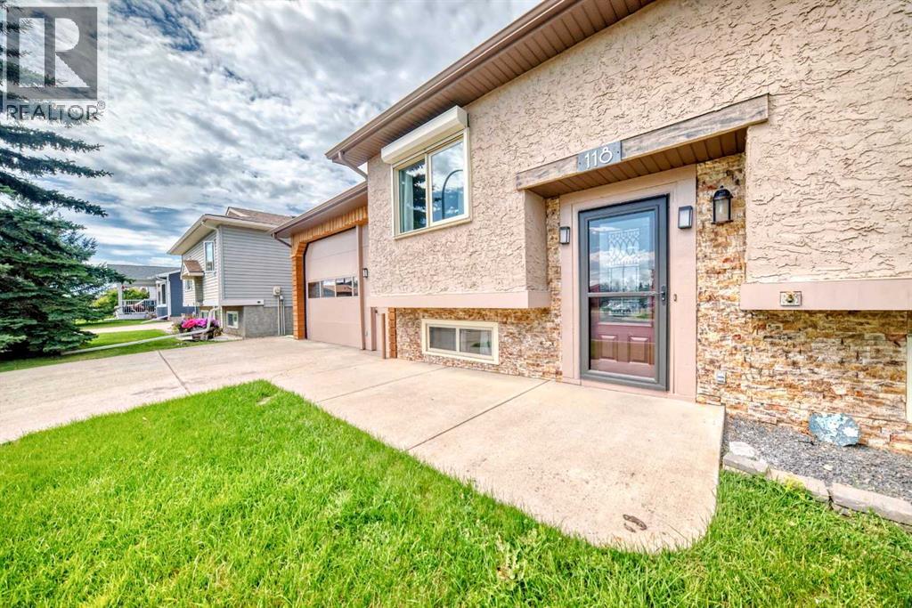 Photo 2 of 118 Ridgebrook Drive Sw, Airdrie AB