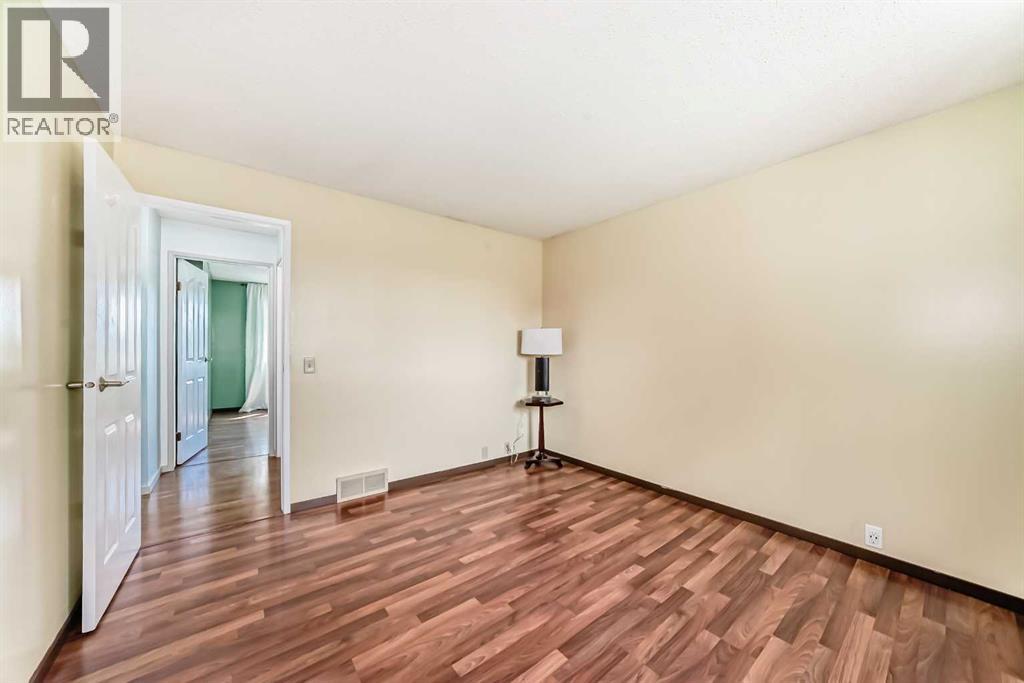 Photo 17 of 118 Ridgebrook Drive Sw, Airdrie AB