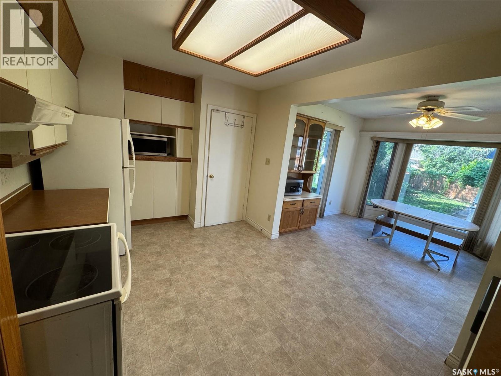 Photo 5 of 1406 Wiggins Avenue S, Saskatoon SK