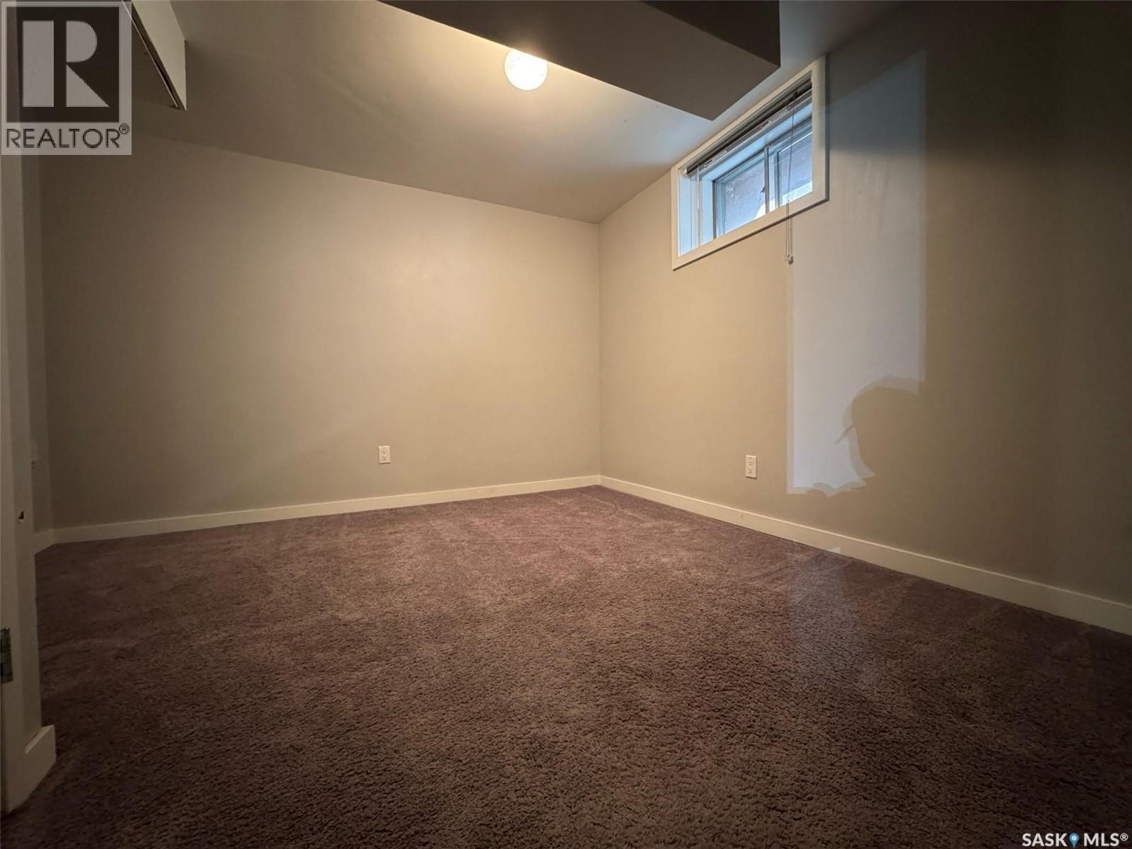 Photo 10 of 1406 Wiggins Avenue S, Saskatoon SK