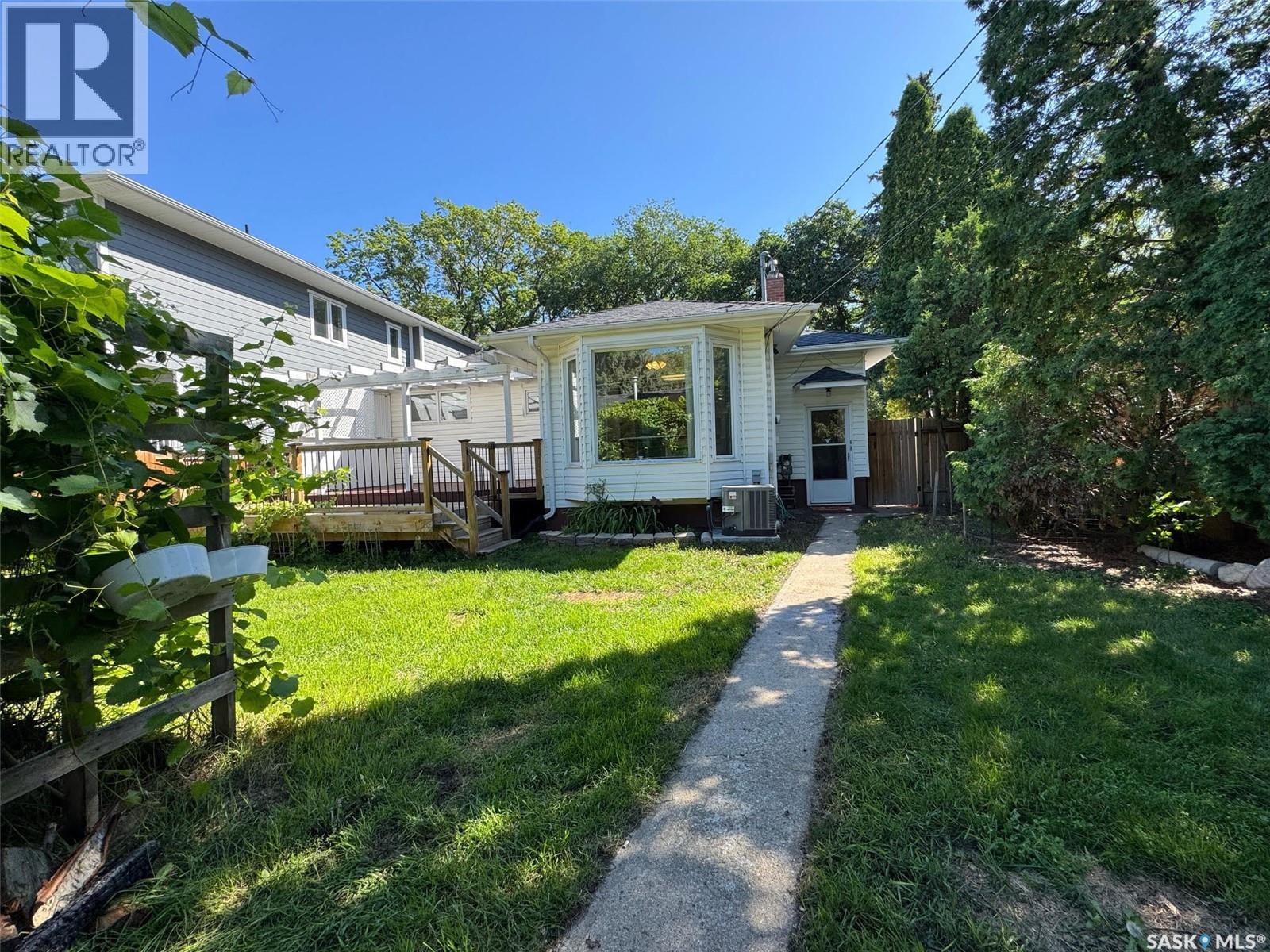 Photo 13 of 1406 Wiggins Avenue S, Saskatoon SK