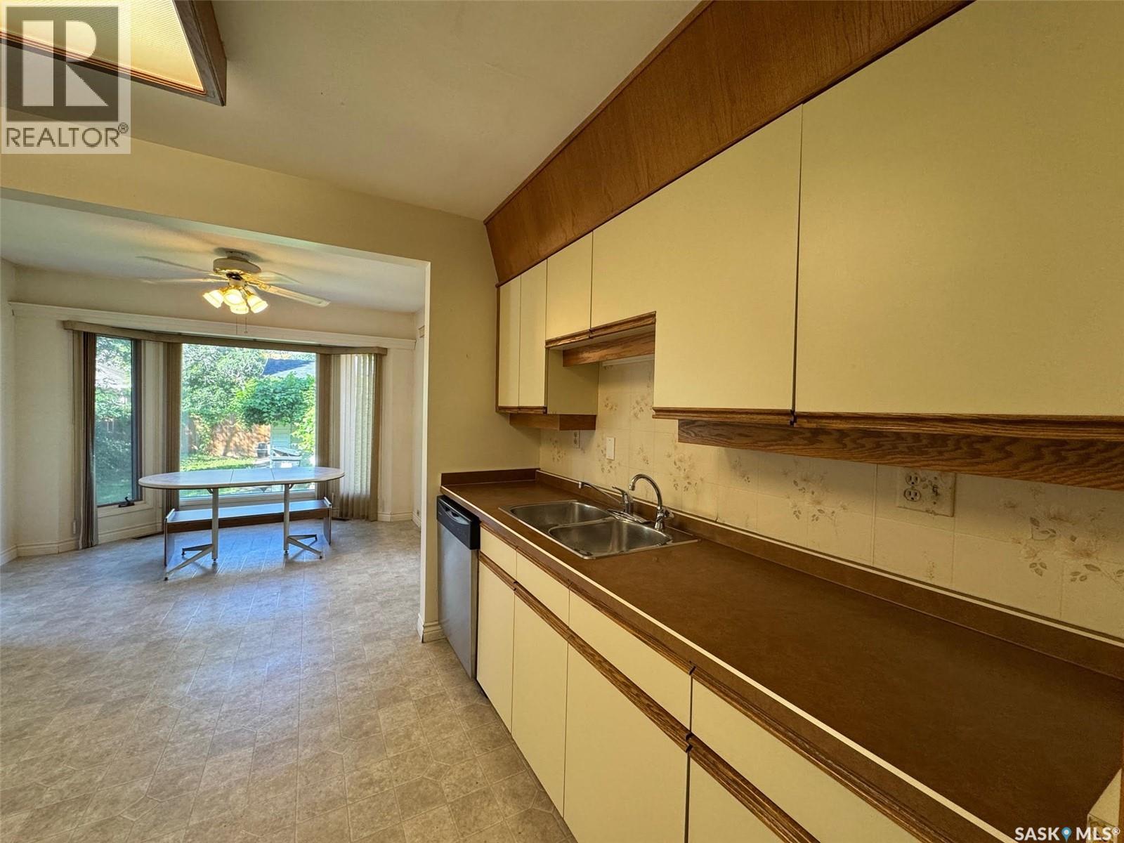 Photo 17 of 1406 Wiggins Avenue S, Saskatoon SK