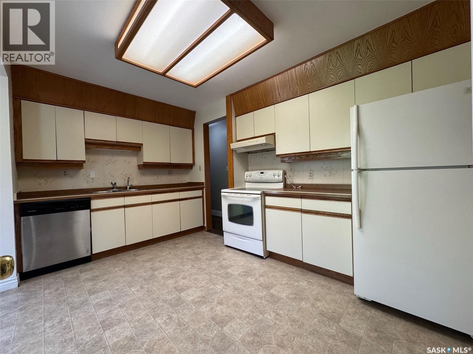 Photo 16 of 1406 Wiggins Avenue S, Saskatoon SK
