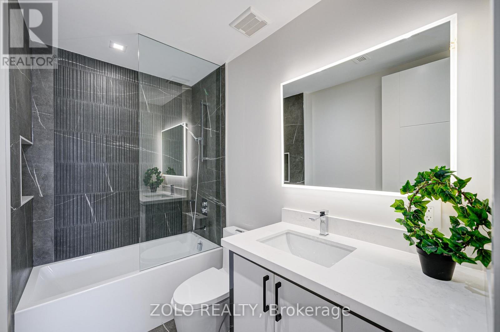 Photo 9 of 151 Dewbourne Avenue, Toronto ON