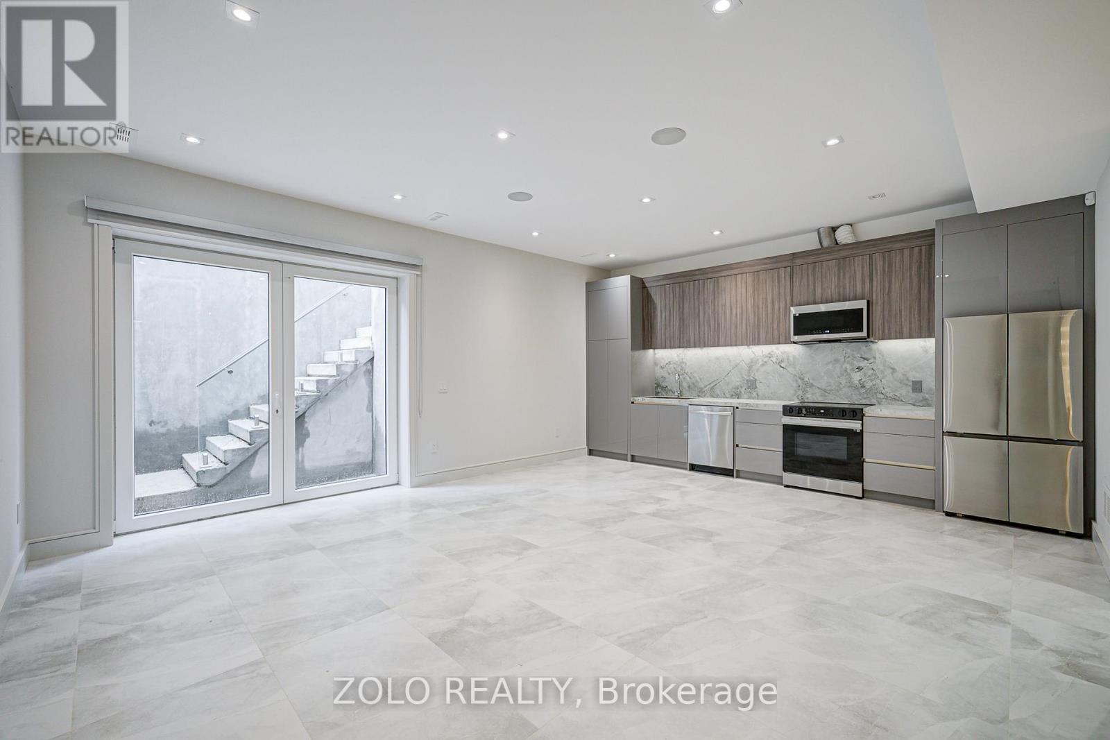 Photo 11 of 151 Dewbourne Avenue, Toronto ON