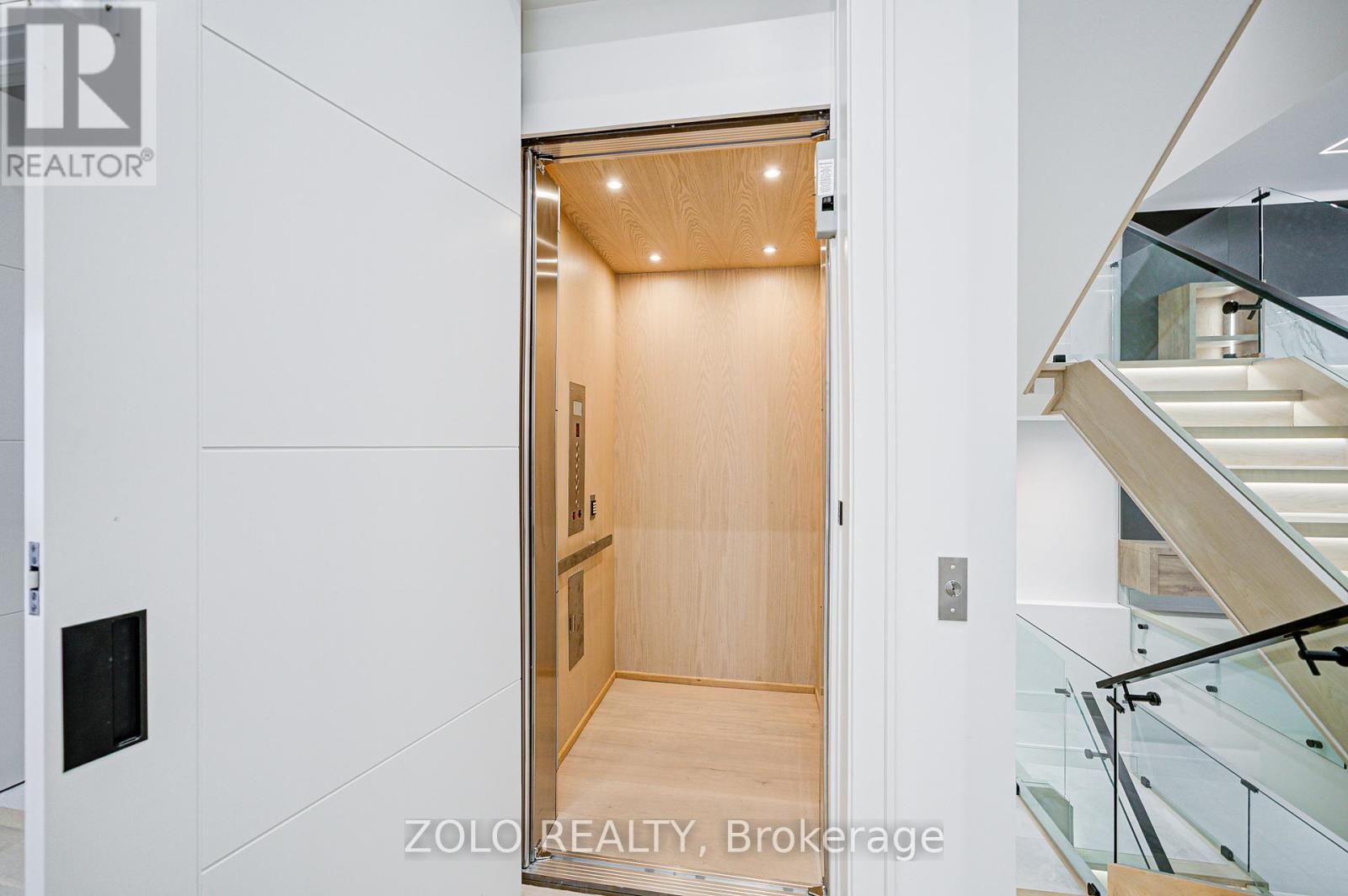 Photo 4 of 151 Dewbourne Avenue, Toronto ON