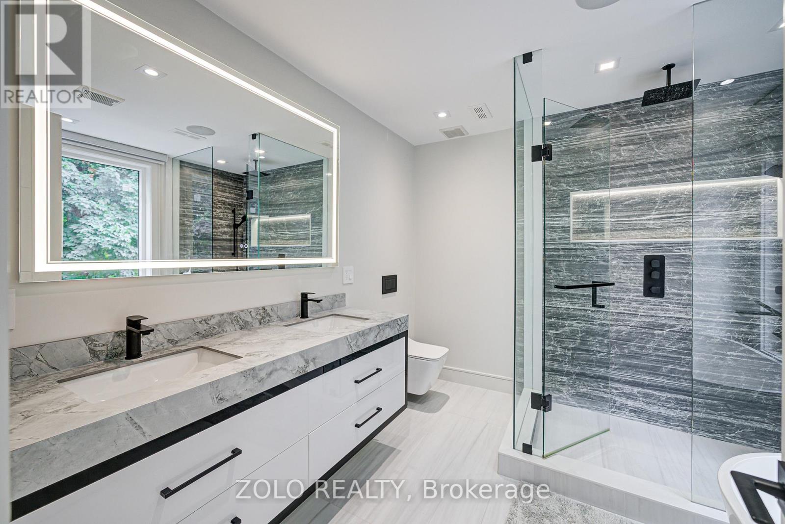 Photo 5 of 151 Dewbourne Avenue, Toronto ON