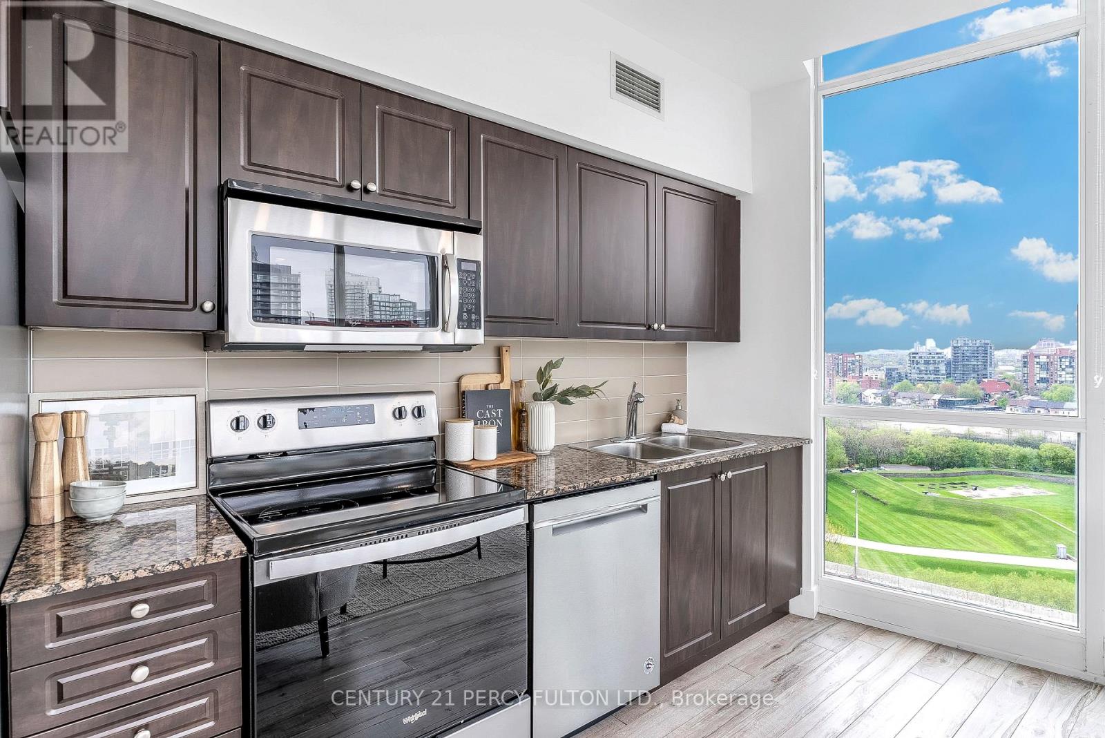 Photo 9 of 1663 209 Fort York Boulevard, Toronto ON