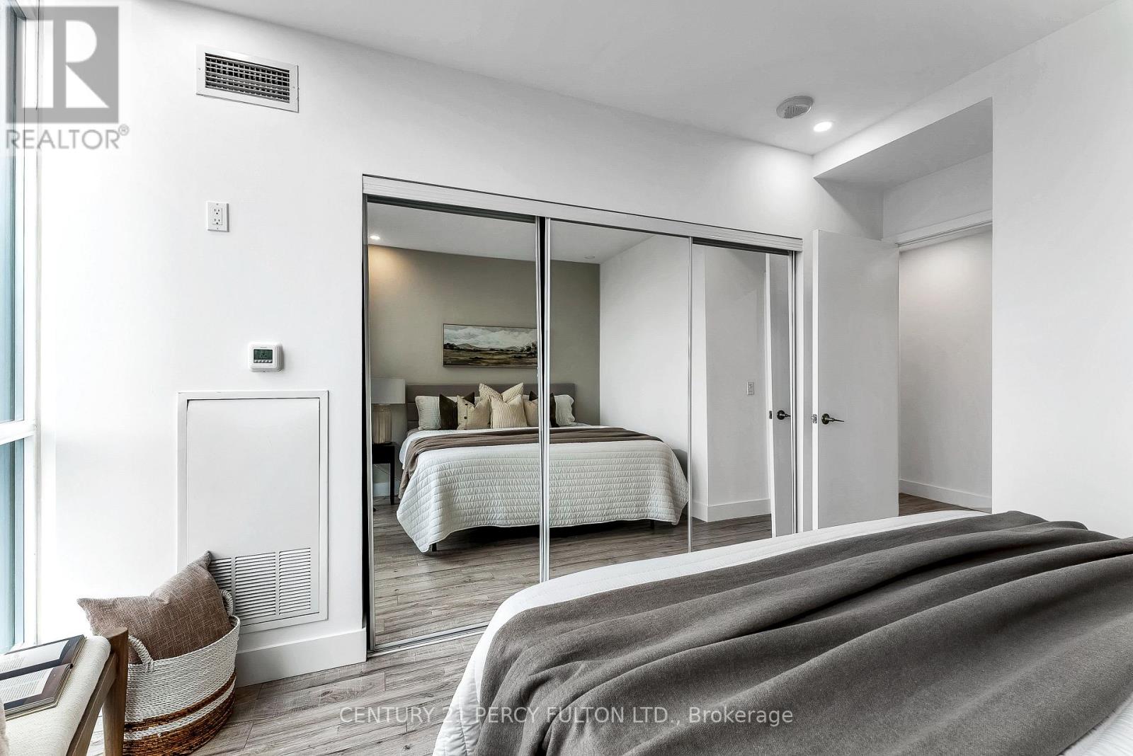 Photo 31 of 1663 209 Fort York Boulevard, Toronto ON