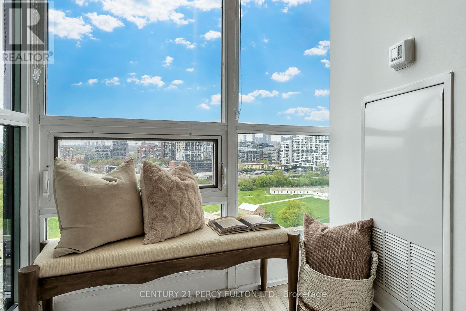 Photo 13 of 1663 209 Fort York Boulevard, Toronto ON
