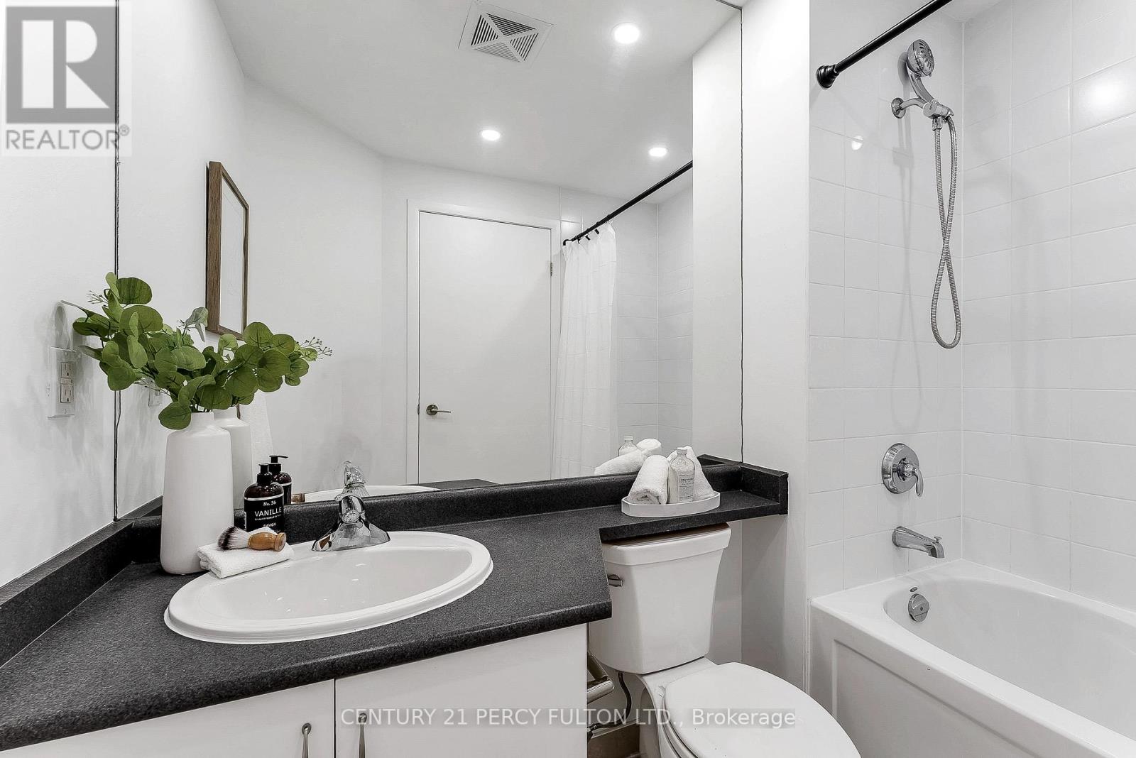 Photo 37 of 1663 209 Fort York Boulevard, Toronto ON