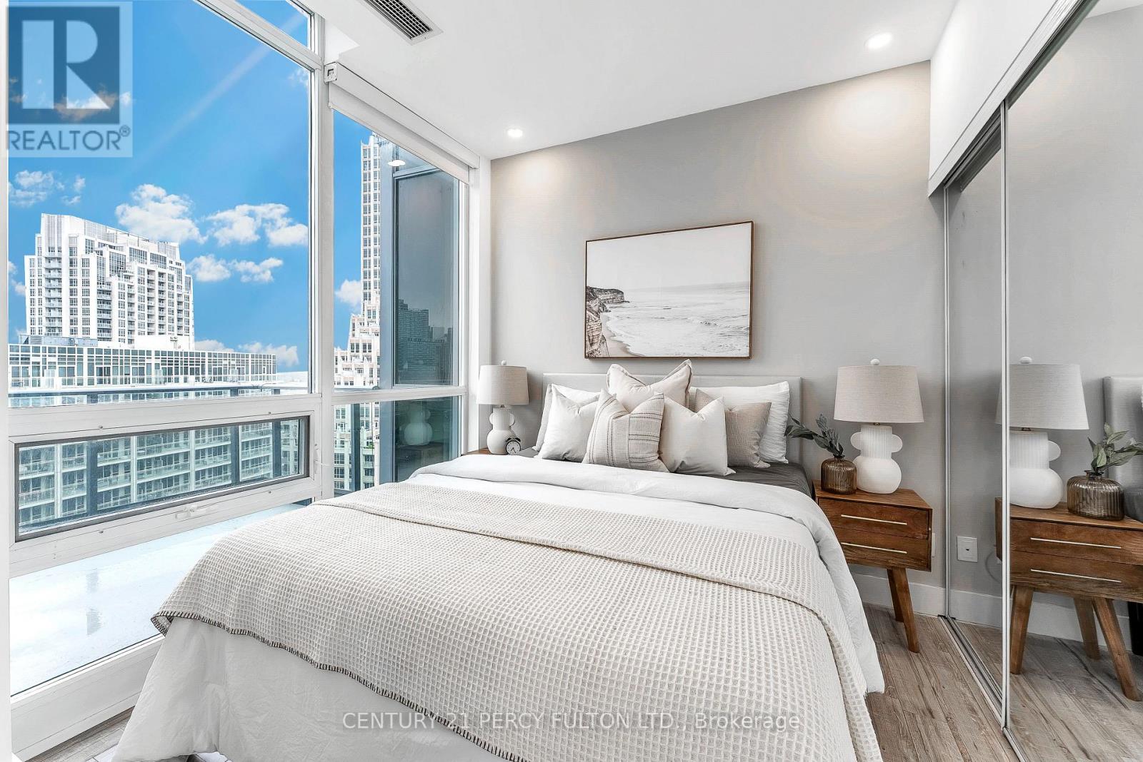 Photo 2 of 1663 209 Fort York Boulevard, Toronto ON