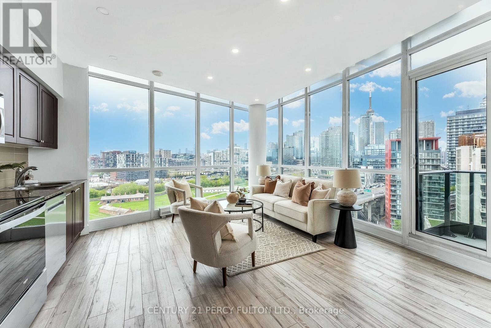 Photo 4 of 1663 209 Fort York Boulevard, Toronto ON