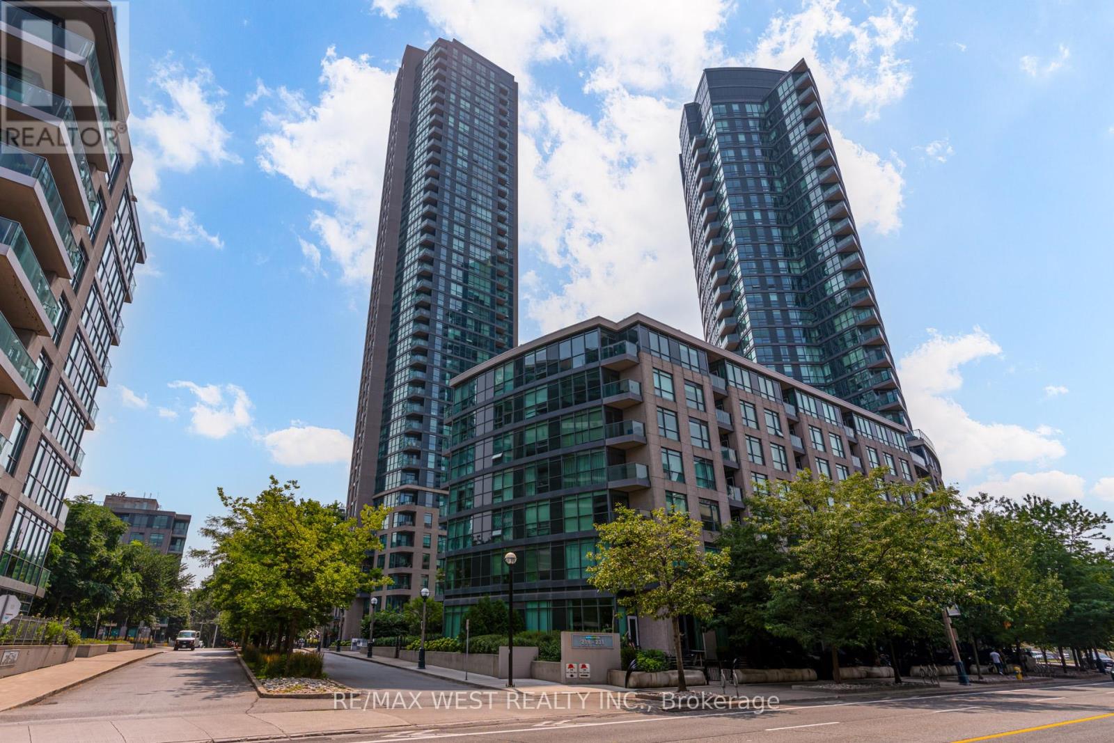 Photo 9 of 1407 219 Fort York Boulevard, Toronto ON