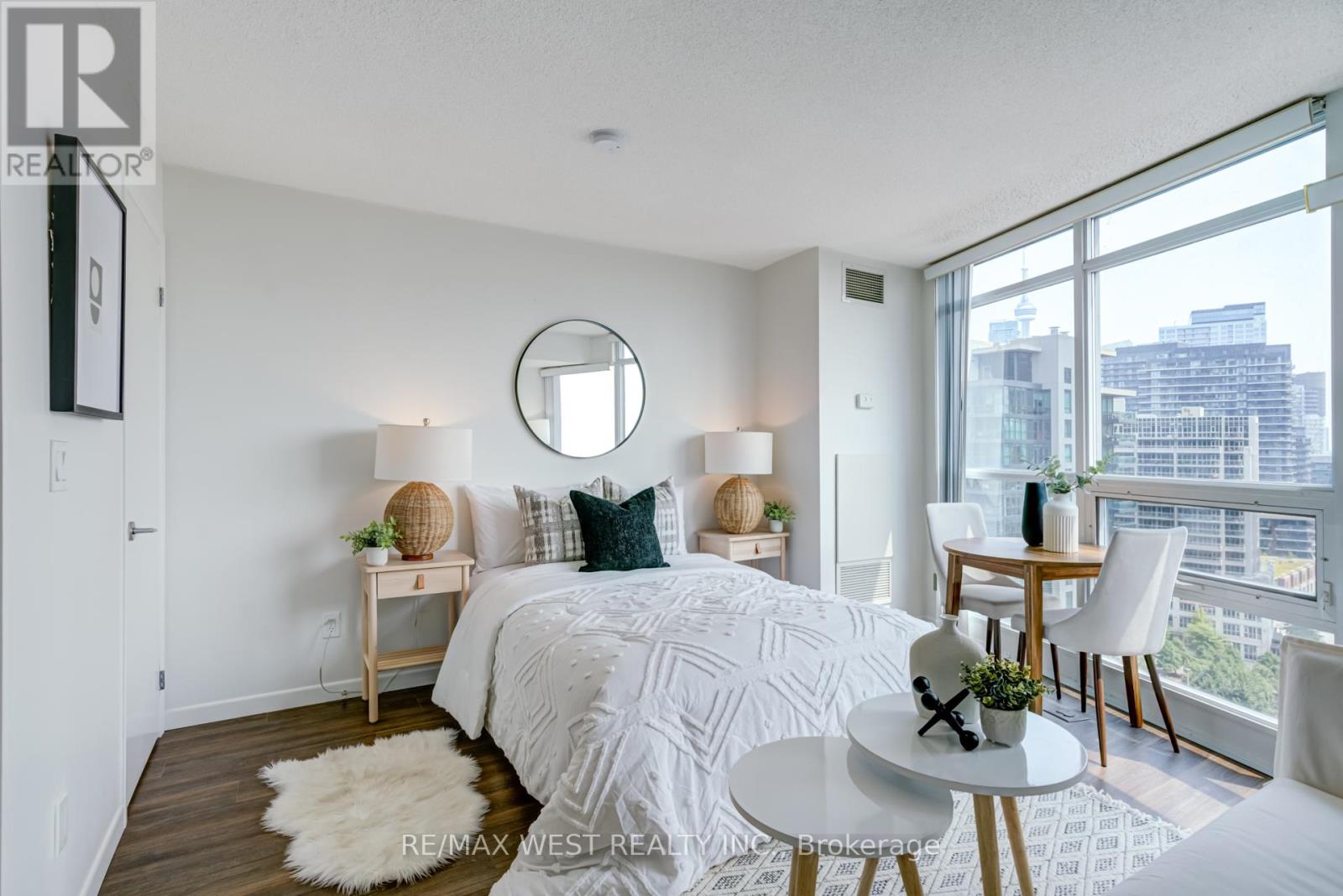 Photo 4 of 1407 219 Fort York Boulevard, Toronto ON